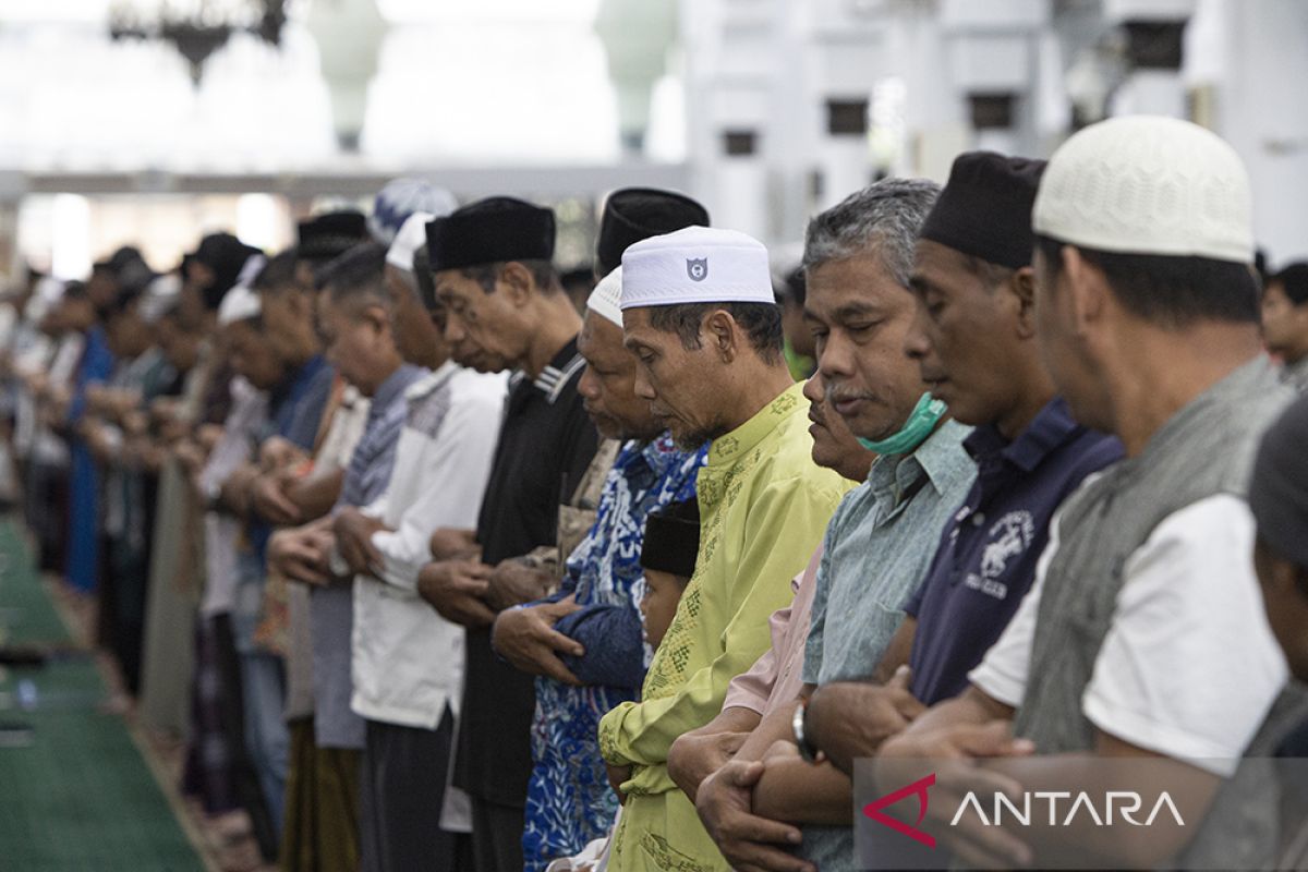 Jamaah Masjid Raya Baiturrahman Banda Aceh shalat ghaib bagi korban gempa Turki