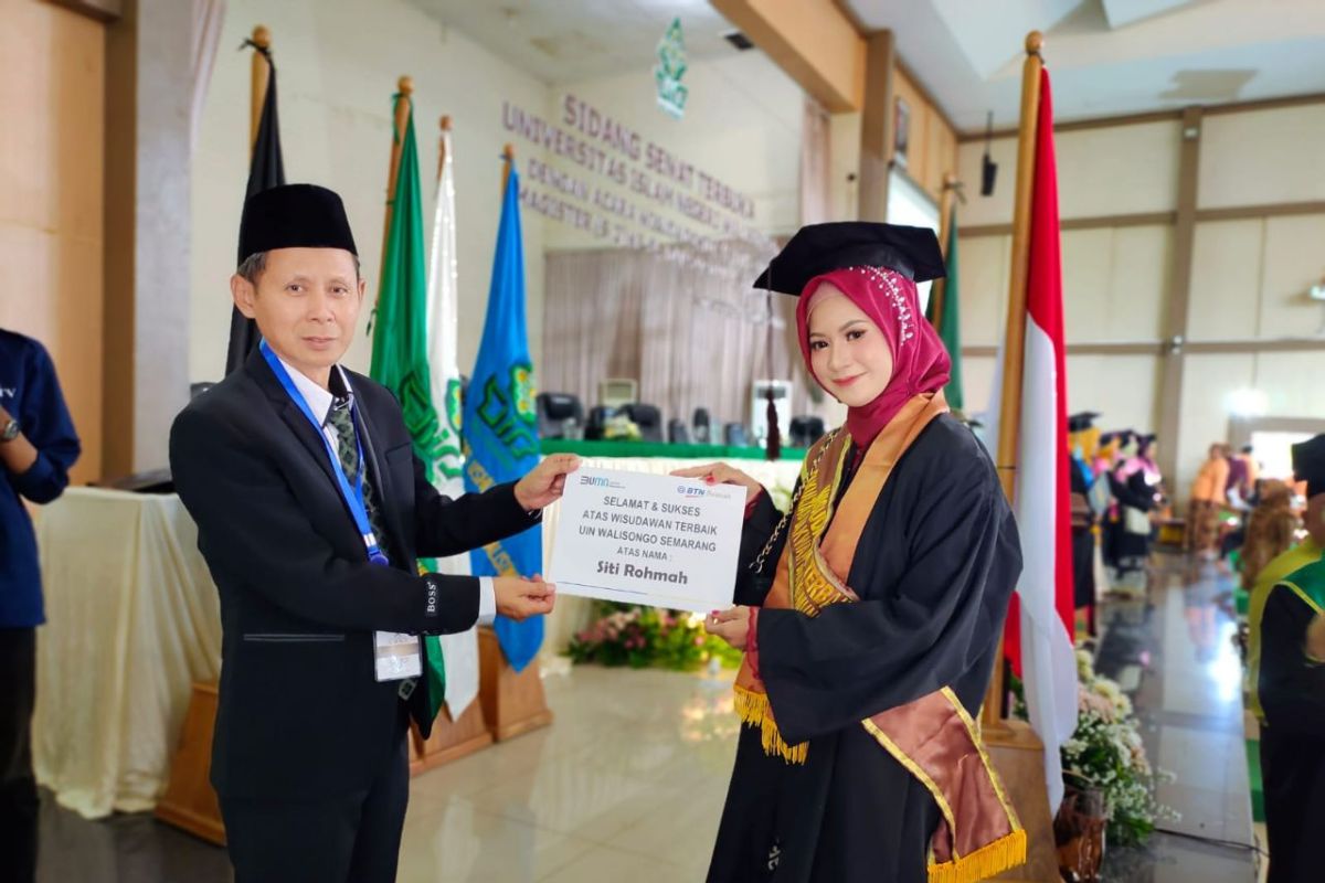 "Jurnalisme kloning" bawa Siti Rohmah raih lulusan terbaik UIN Walisongo Semarang