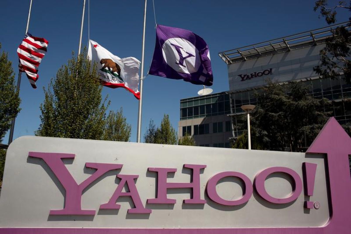 Yahoo hentikan lebih dari 20 persen stafnya