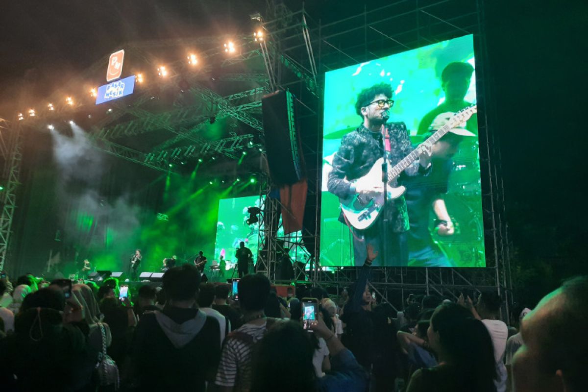 Kunto Aji buat "Pilu Membiru" penonton Pasar Musik Festival 2023