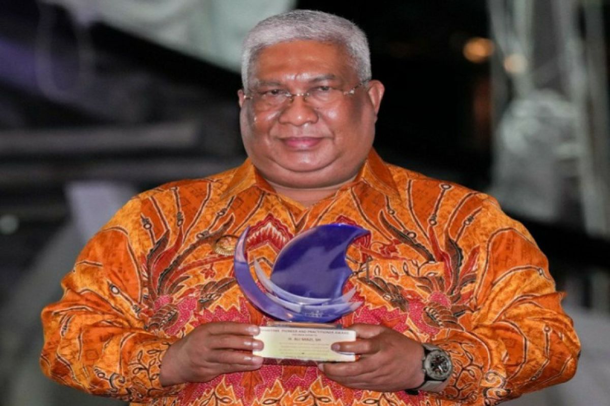 Gubernur Ali Mazi terima penghargaan Maritim Award 2023