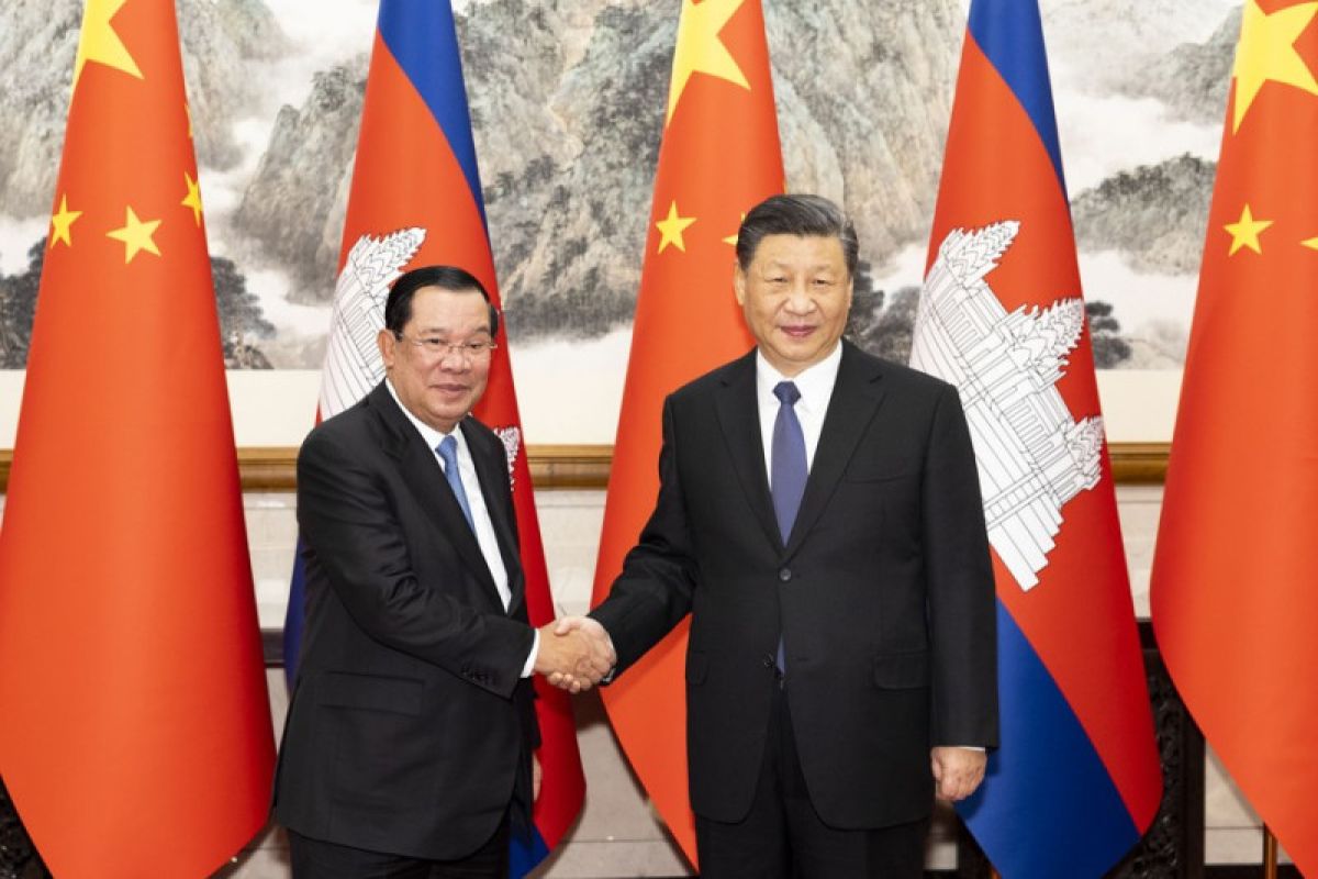 Presiden China Xi Jinping bertemu PM Kamboja Hun Sen