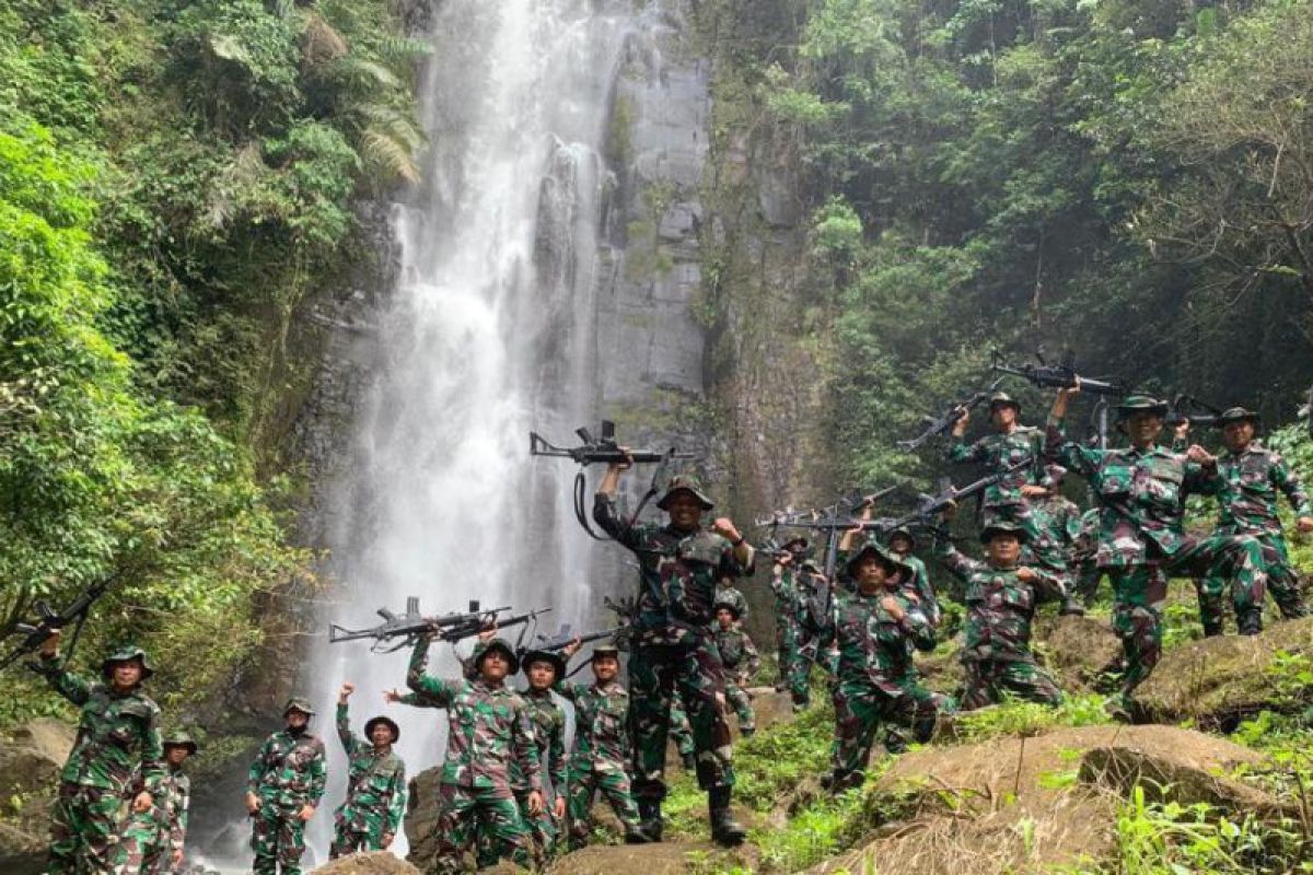Lanudal Manado jaga kemampuan prajurit dengan lintas medan bersenjata