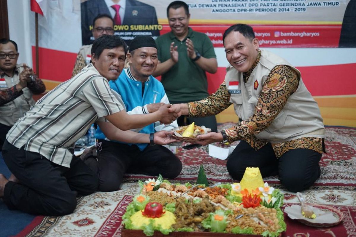 Peringati HPN, Bambang Haryo beri penghargaan loper koran