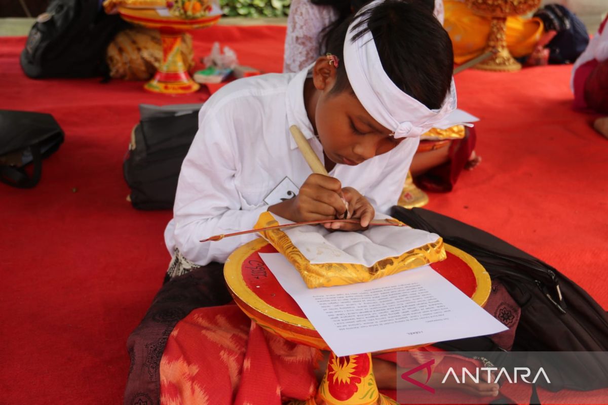 Pemkab Buleleng merawat sastra dan budaya melalui Bulan Bahasa Bali