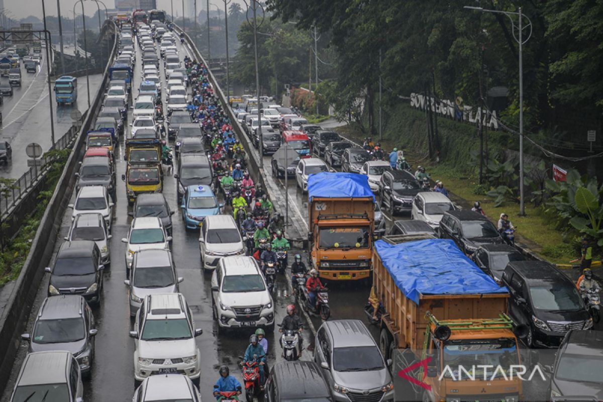 Pengaturan jam kerja hanya solusi sementara atasi kemacetan Jakarta