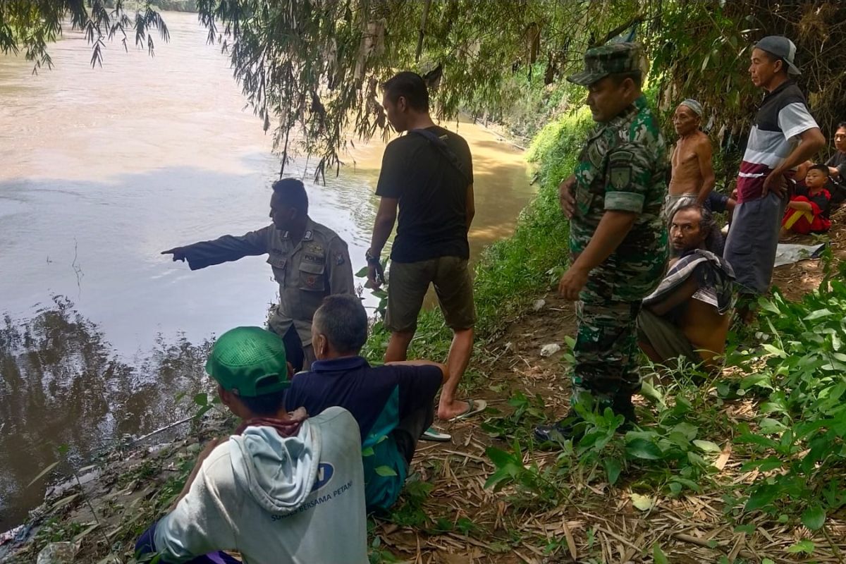 Tim SAR gabungan lanjutkan pencarian balita hanyut di sungai