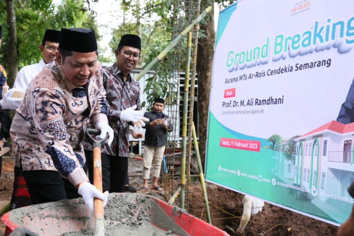 MTs Arrois Cendekia Semarang "groundbreaking" pembangunan asrama