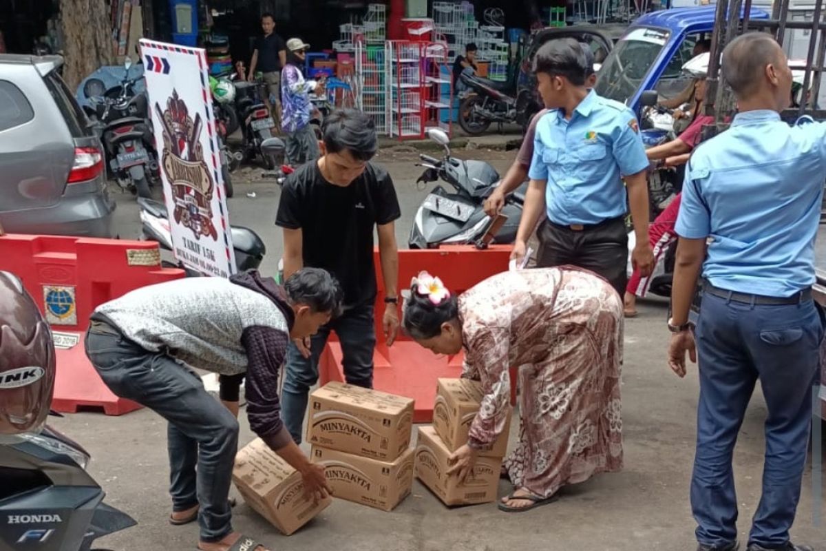 Dipkondag Surabaya gelar operasi pasar minyak goreng di delapan lokasi