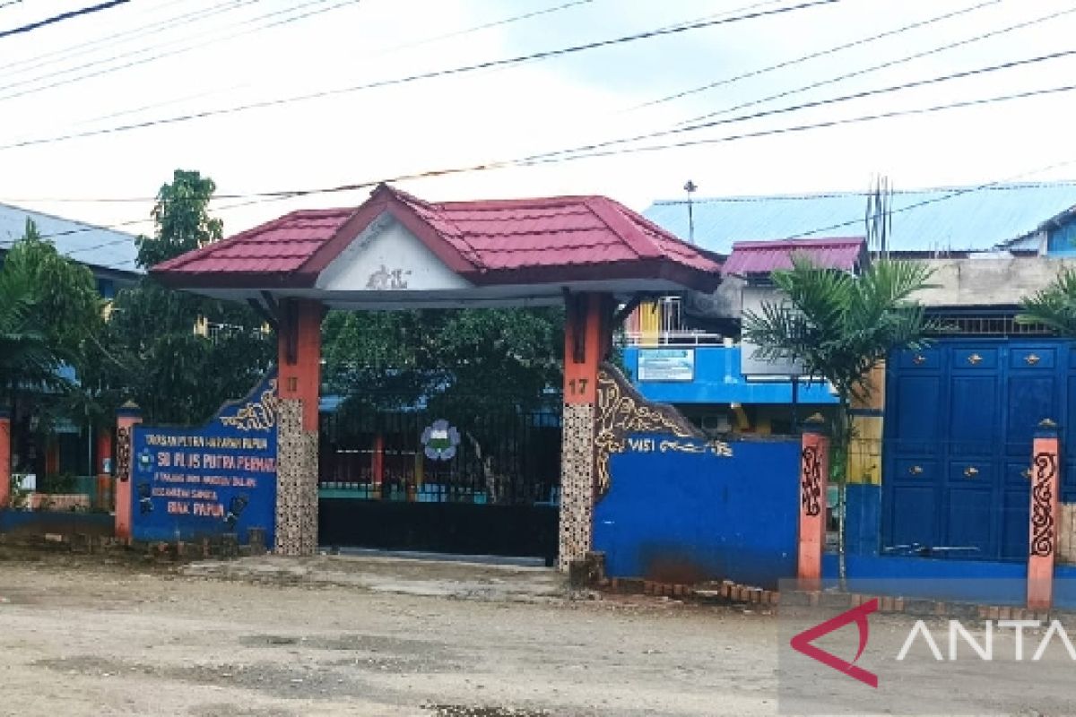 Disdikbud Biak Numfor beri izin operasional SMP Plus Putra