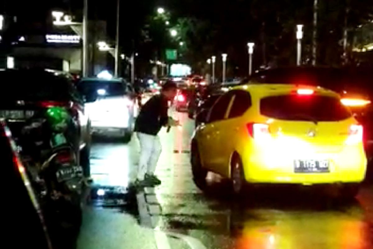 Polisi selidiki oknum diduga bawa samurai rusak mobil di Jaksel