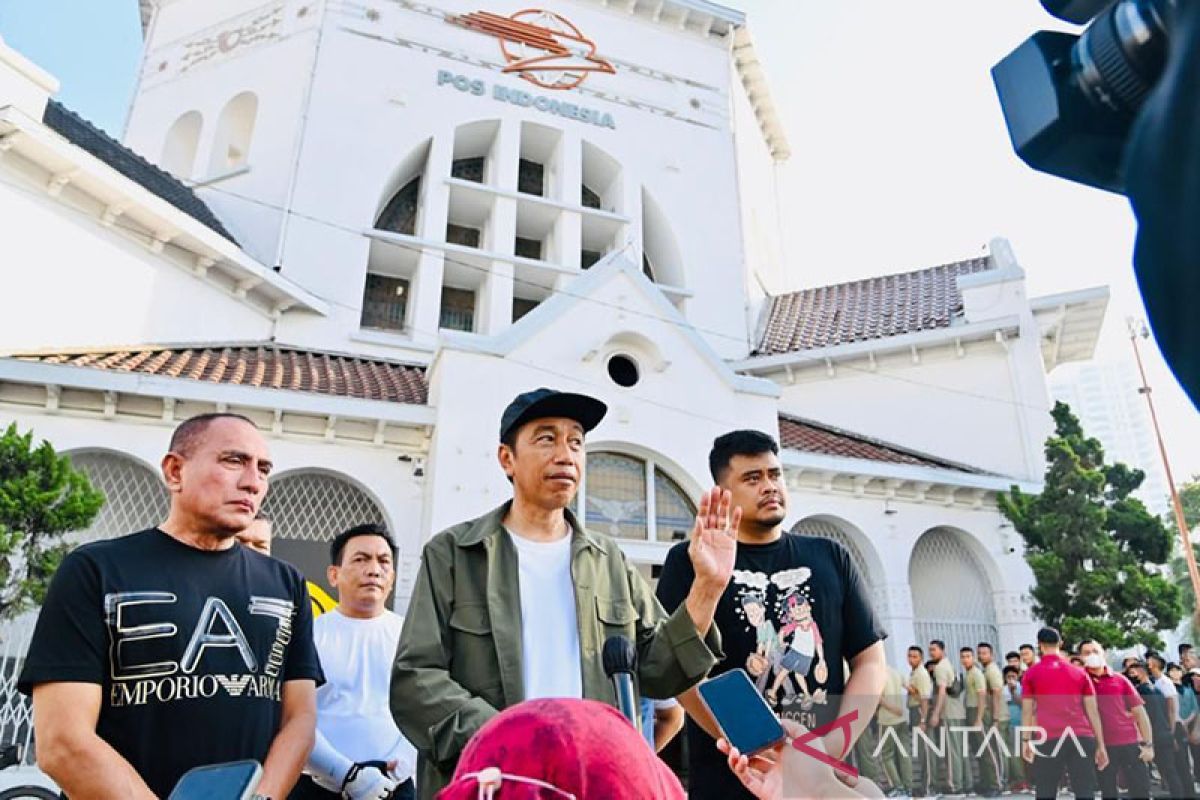 Presiden Jokowi bersepeda tinjau penataan kota Medan