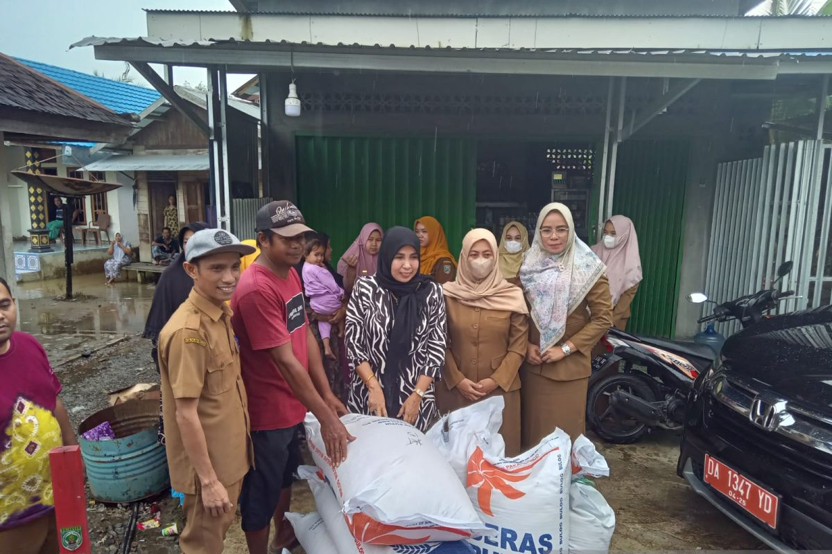 PKK Balangan salurkan beras bantuan bagi korban banjir