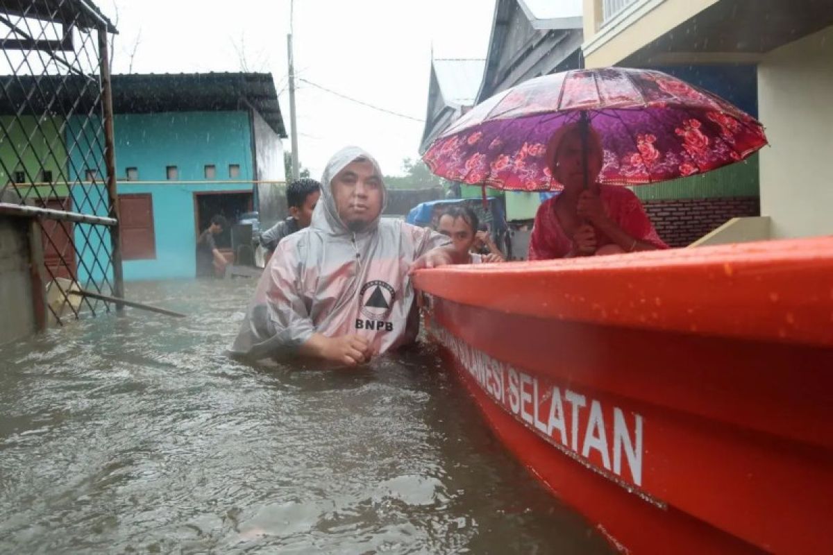Gubernur Sulsel instruksikan BPBD evakusi warga terdampak banjir di Makassar