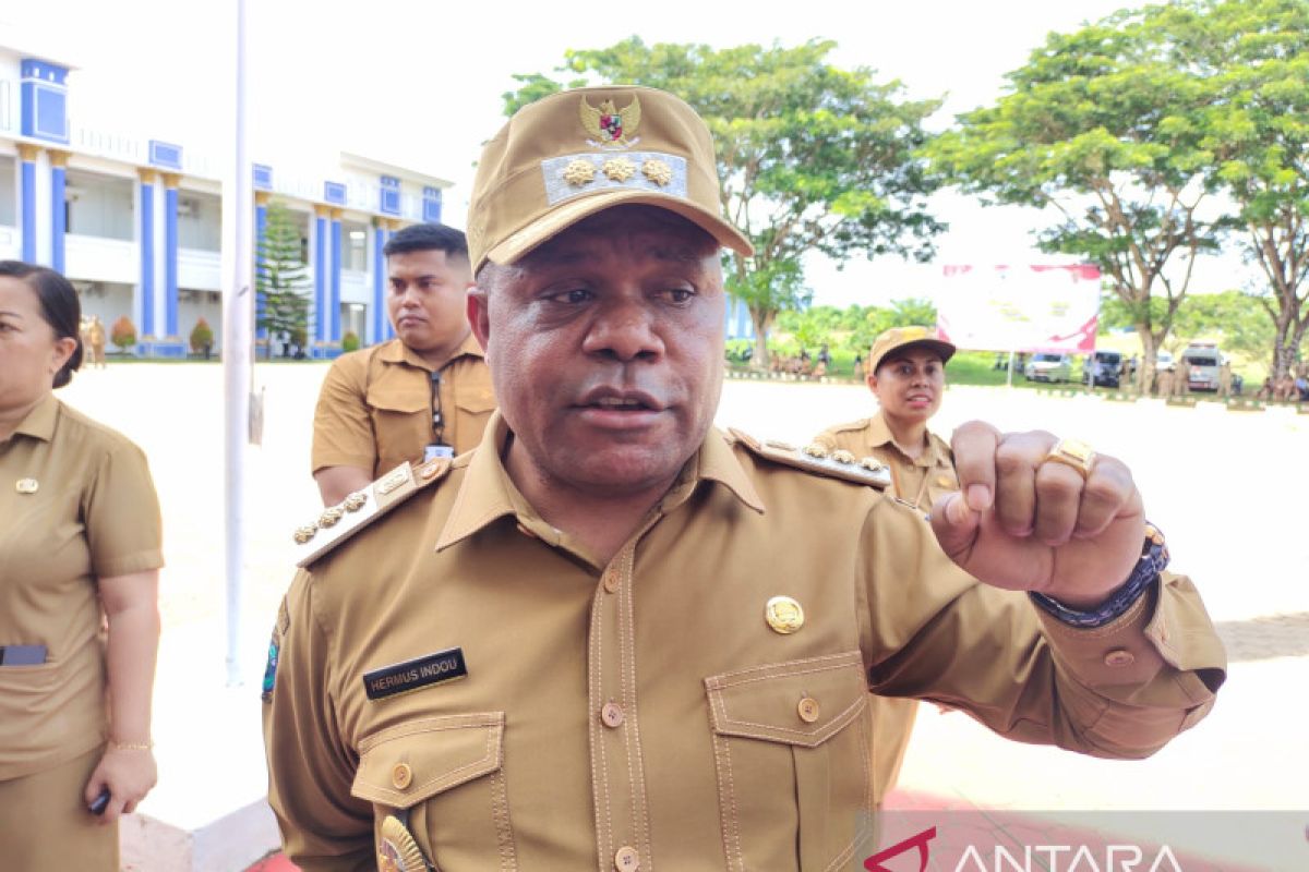 Bupati Hermus ingatkan OPD Pemkab Manokwari kooperatif saat BPK audit
