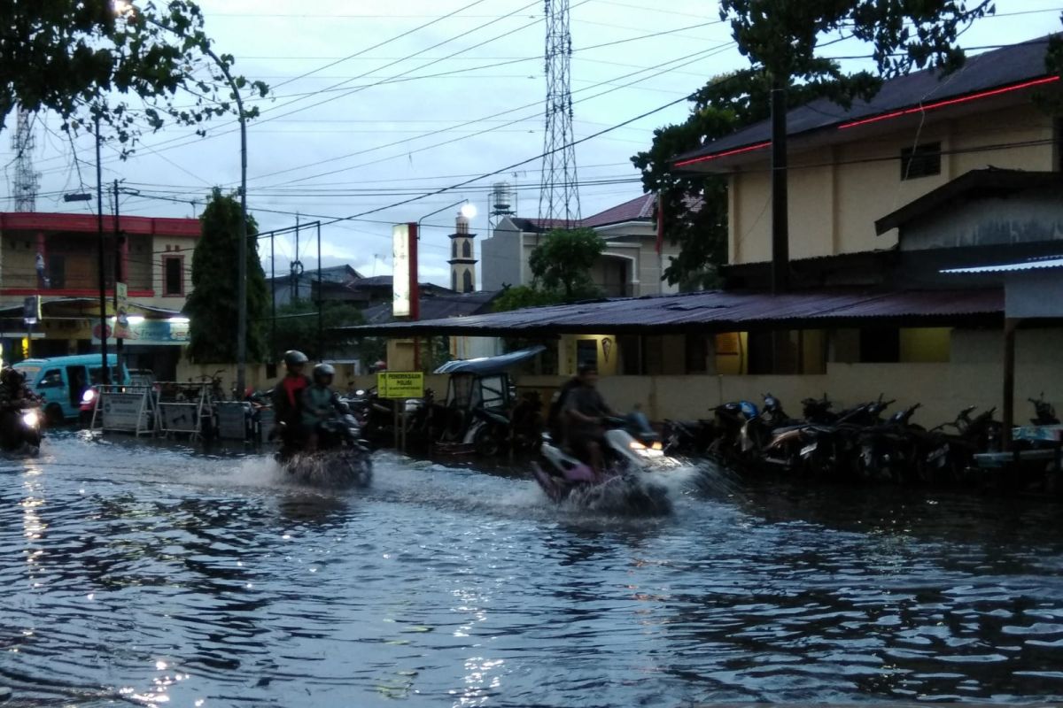 Banjir kepung Makassar, Dinas Pendidikan instruksikan liburkan siswa
