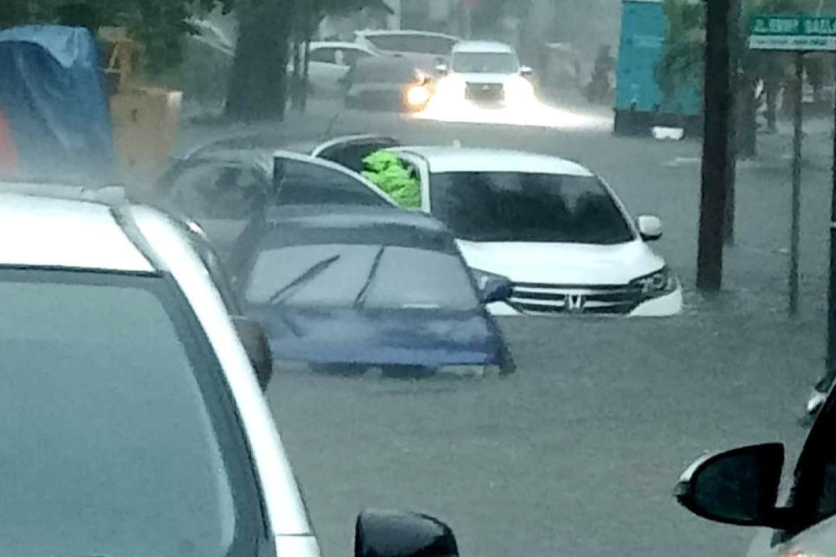 Sebagian Kota Makassar terendam banjir dampak cuaca buruk