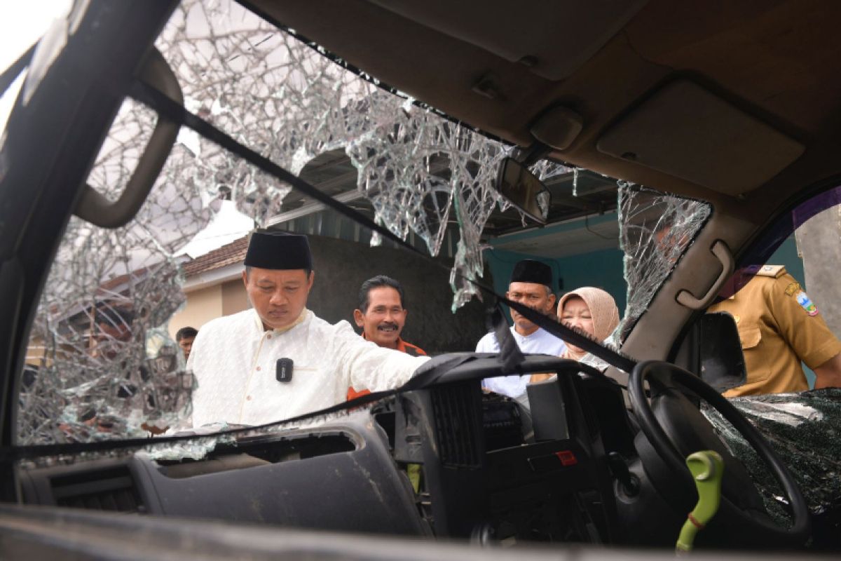 Wagub Jabar berikan bantuan bagi pedagang naas yang dituduh penculik