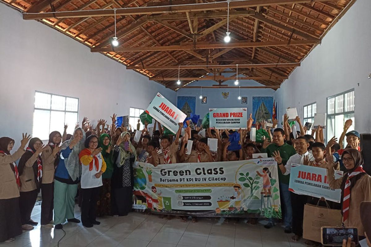 Kolaborasi Kilang Cilacap-Moms Go Green kampanyekan gerakan pengelolaan sampah bagi siswa SMP