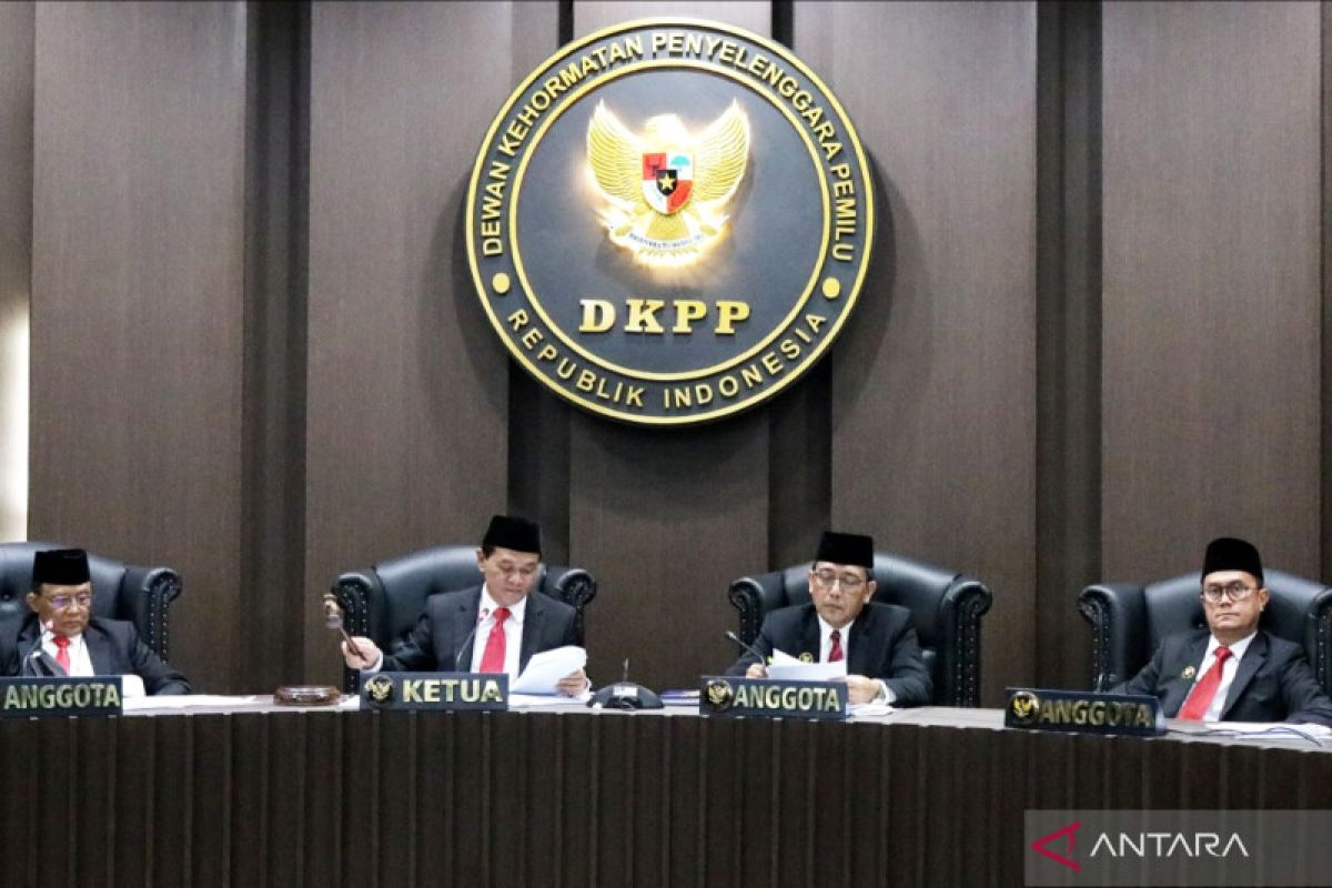 DKPP periksa KPU dan Bawaslu RI terkait kasus pendaftaran PKR