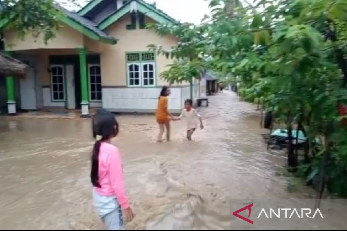 Seorang anak 8 tahun di Sekotong Lombok Barat meninggal akibat banjir