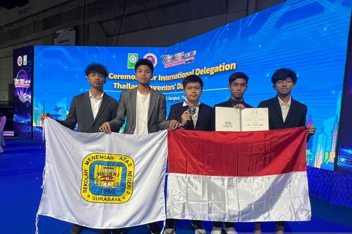 Gubernur Khofifah apresiasi lima pelajar SMADA berprestasi di Bangkok