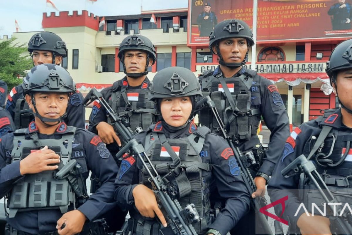 Tim Brimob Polri menyiapkan strategi untuk menangkan UAE SWAT Challenge