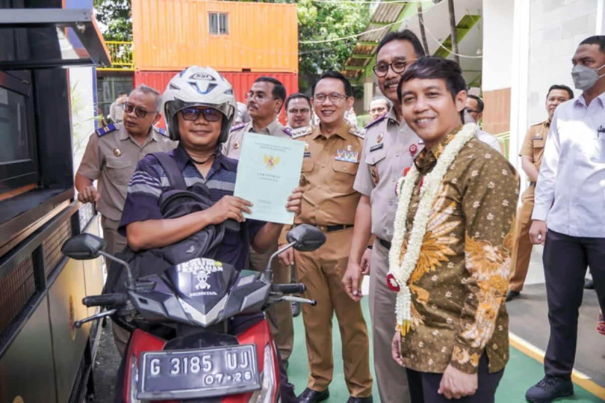 Wamen ATR/BPN resmikan layanan "drive thru"