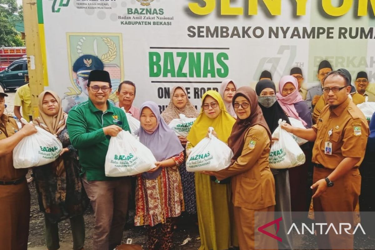 Baznas Kabupaten Bekasi salurkan 300 paket sembako bagi warga kurang mampu