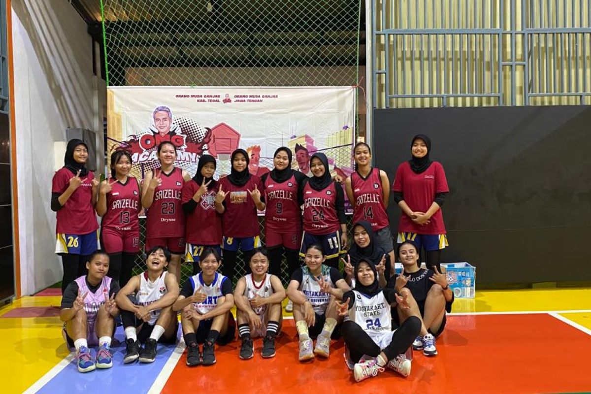 Rangkul milenial, Orang Muda Ganjar Tegal mentoring komunitas basket