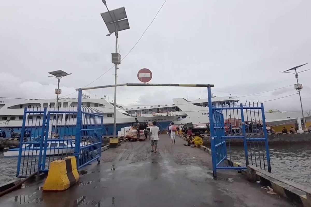 Cuaca buruk, KSOP setop sementara aktivitas pelayaran di Maluku Utara