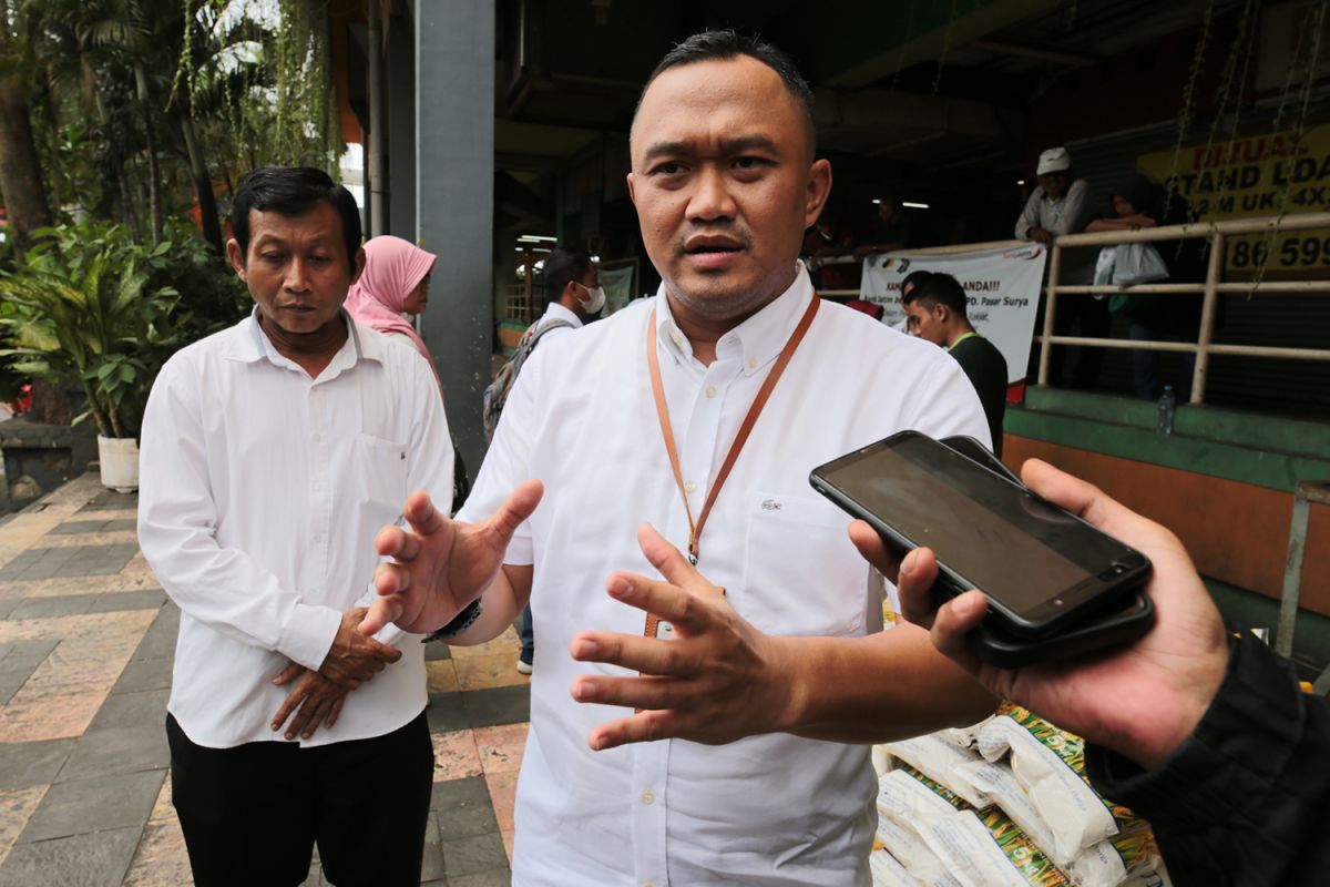 Harga MinyaKita di Surabaya terpantau stabil