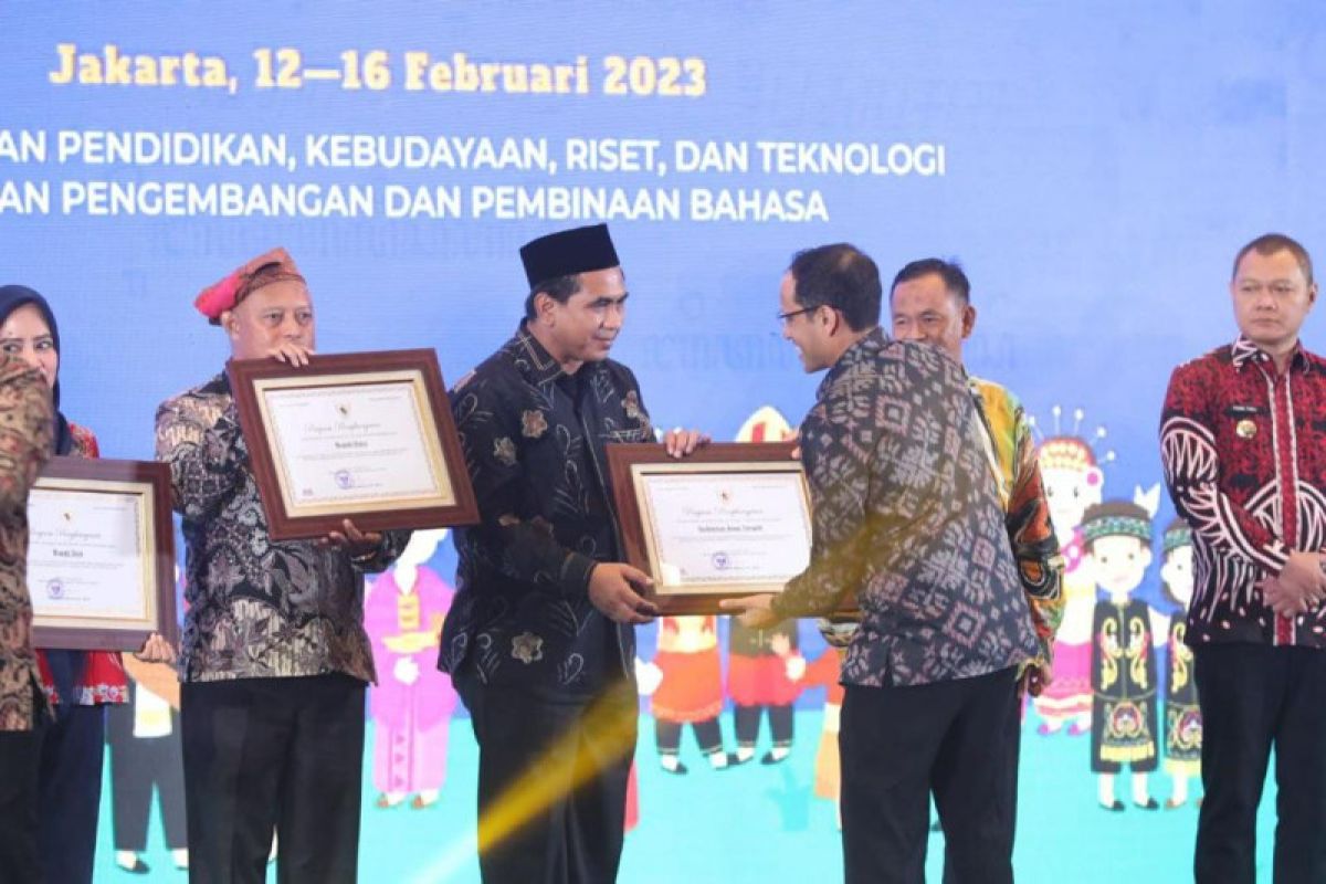 Pemprov Jateng raih penghargaan Revitalisasi Bahasa Daerah 2022 Kemendikbudristek