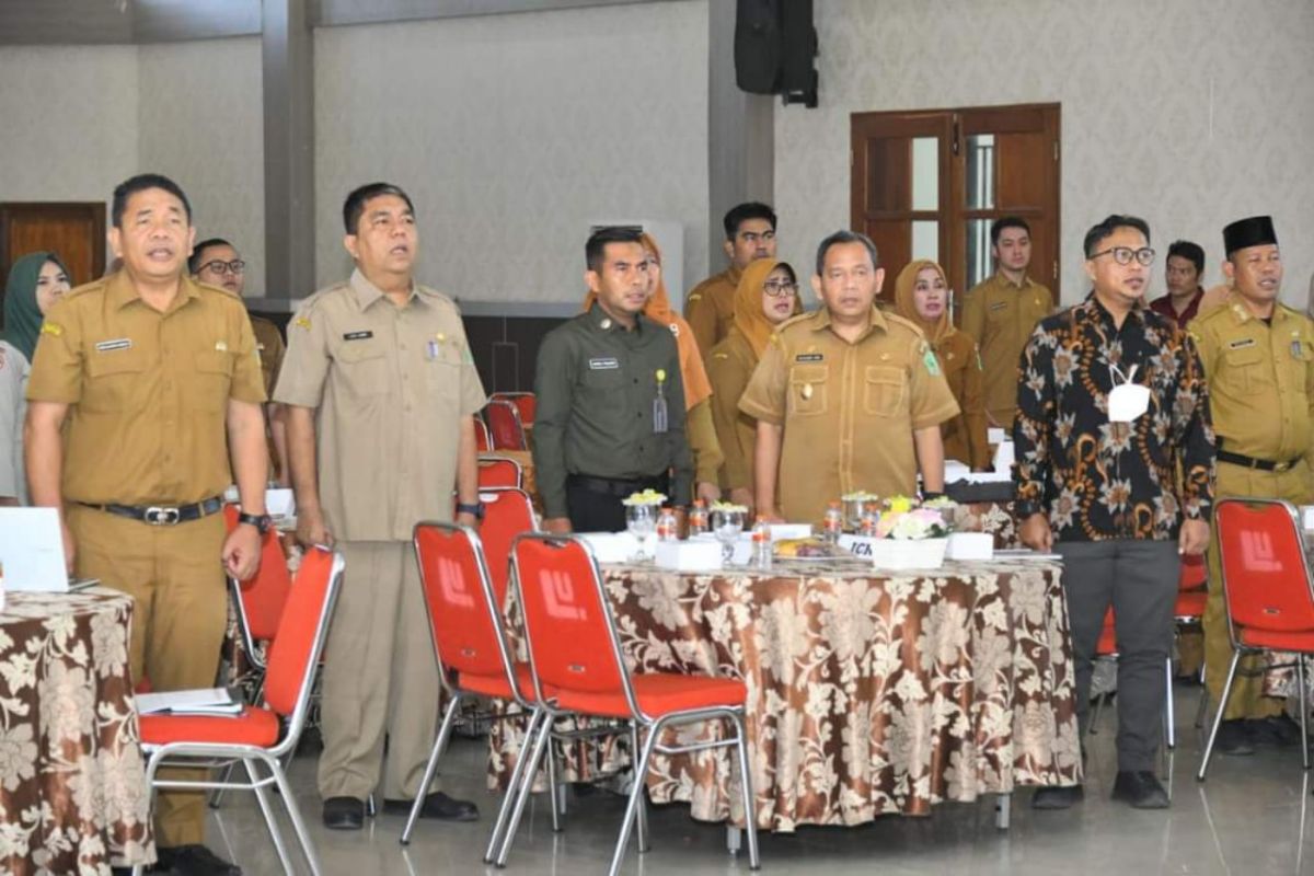 Wabup Labura buka FGD Penyusunan RAD-KSB