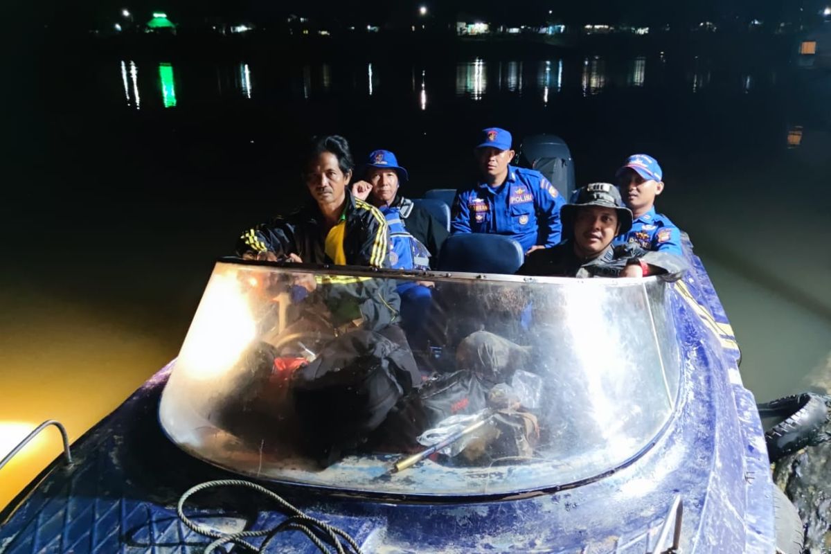 Satpol Air - PSDKP cegah ilegal fishing di perairan sungai Kapuas