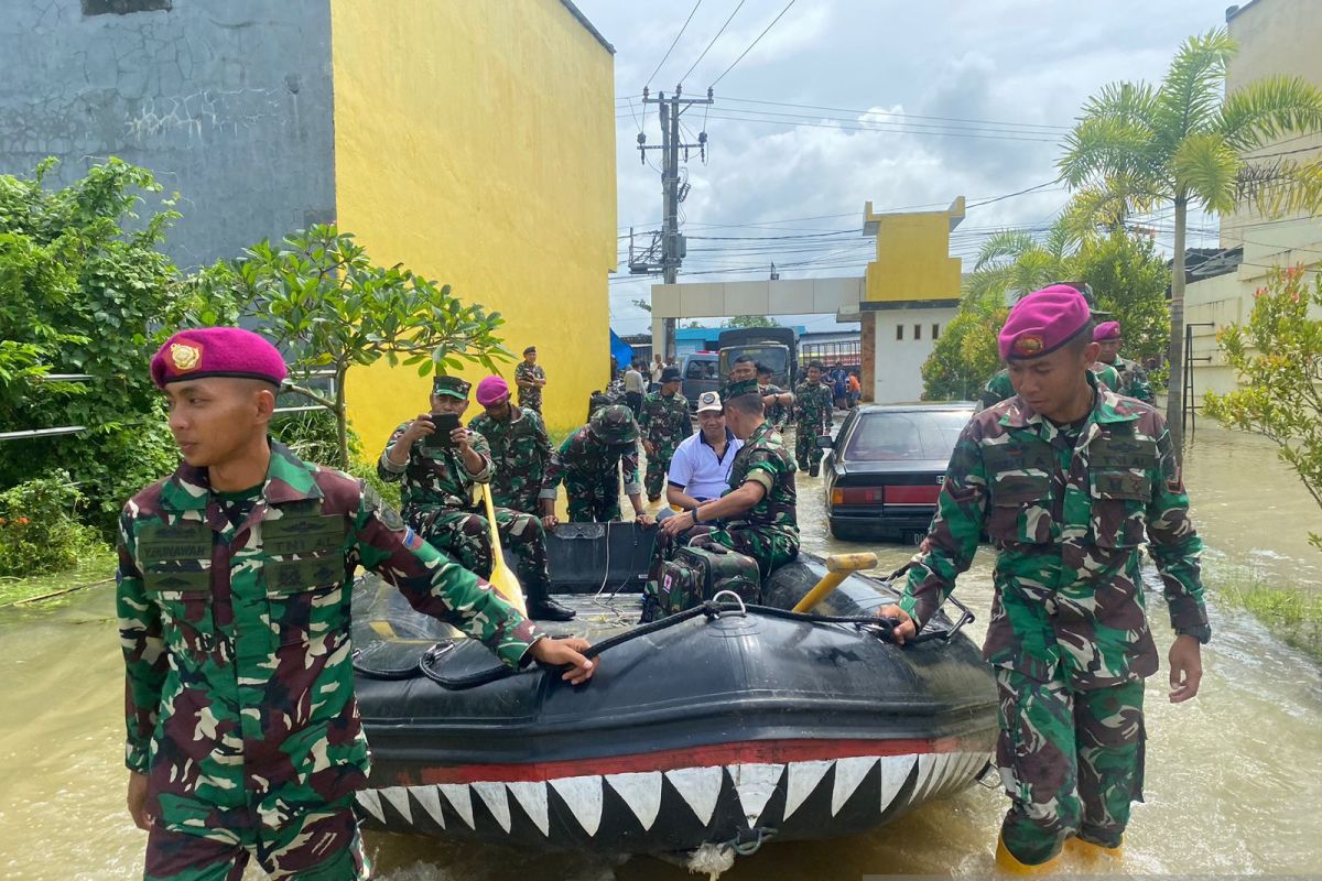 Lantamal VI Makassar kerahkan tim bantu evakuasi korban banjir
