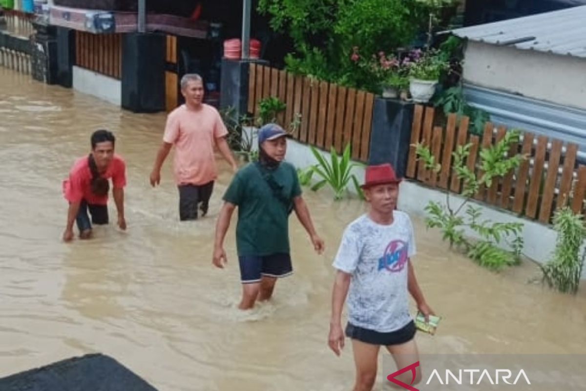 Pemprov NTB salurkan 3,6 ton beras korban banjir Sumbawa Barat