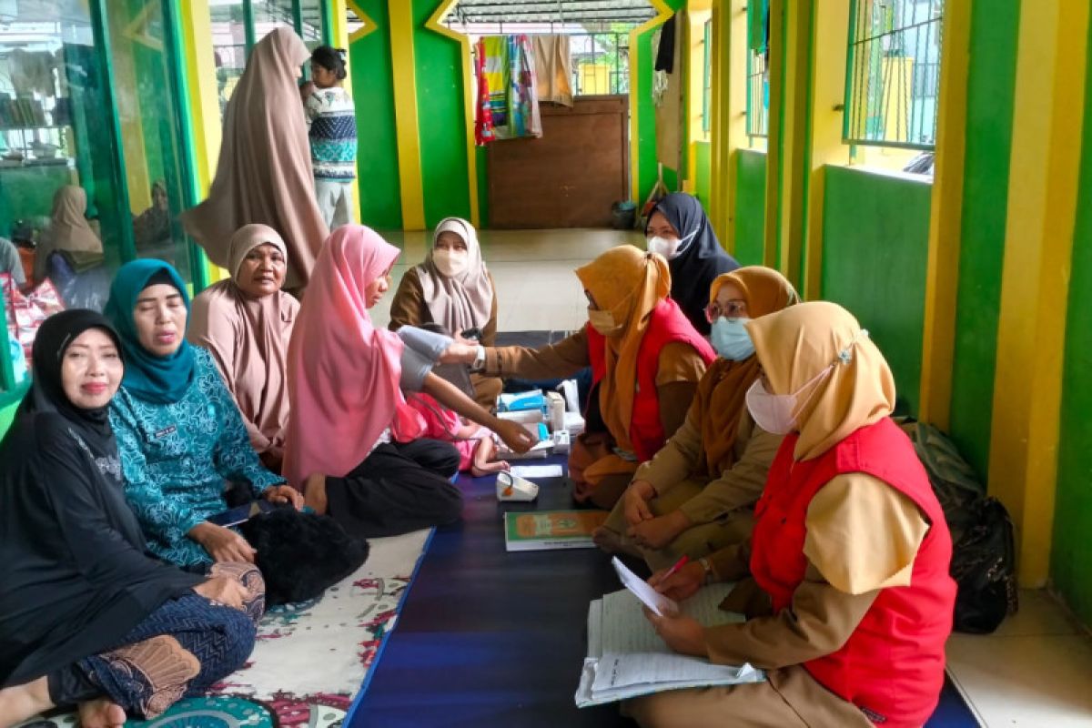 Dinkes Makassar beri pelayanan kesehatan kepada 66 warga korban banjir