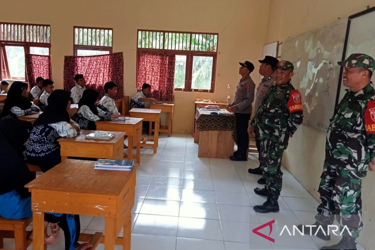 TNI-Polri masuk kelas sebar wawasan kebangsaan untuk pelajar Tapin
