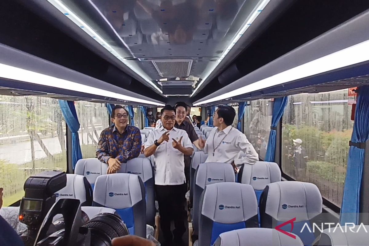 Pertama di Cilegon, Chandra Asri luncurkan dua armada bus listrik angkutan antar jemput karyawan