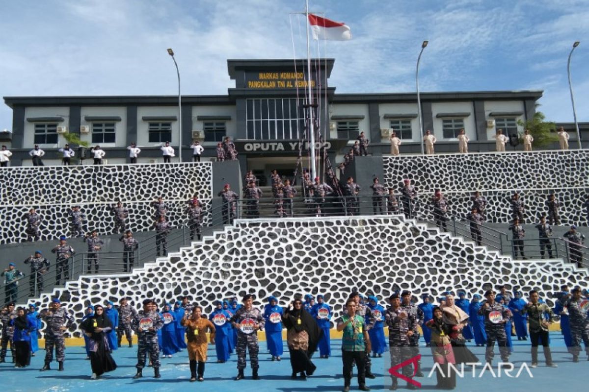 Di Kendari, ratusan prajurit TNI AL ikrarkan perang narkoba