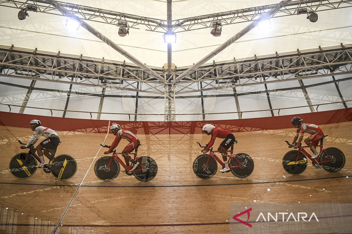 Canada is the first foreign team to try out the Jakarta International Velodrome