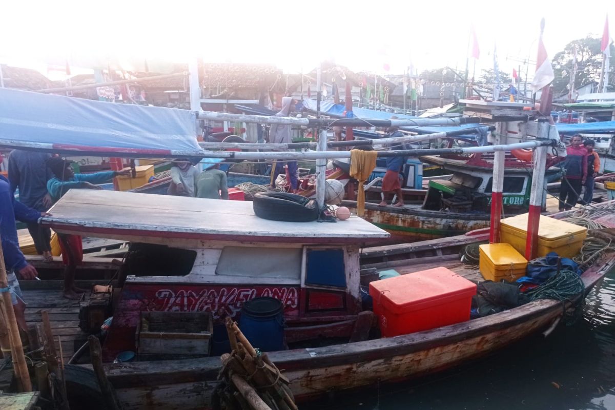 Nelayan di Kabupaten Lebak kembali tidak melaut akibat gelombang tinggi