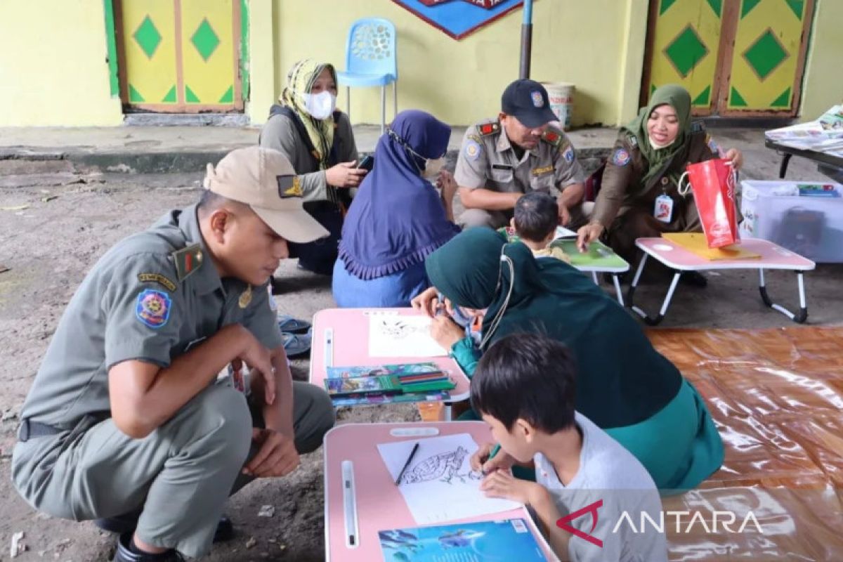 Satpol PP Jakarta Barat gelar program perpustakaan keliling