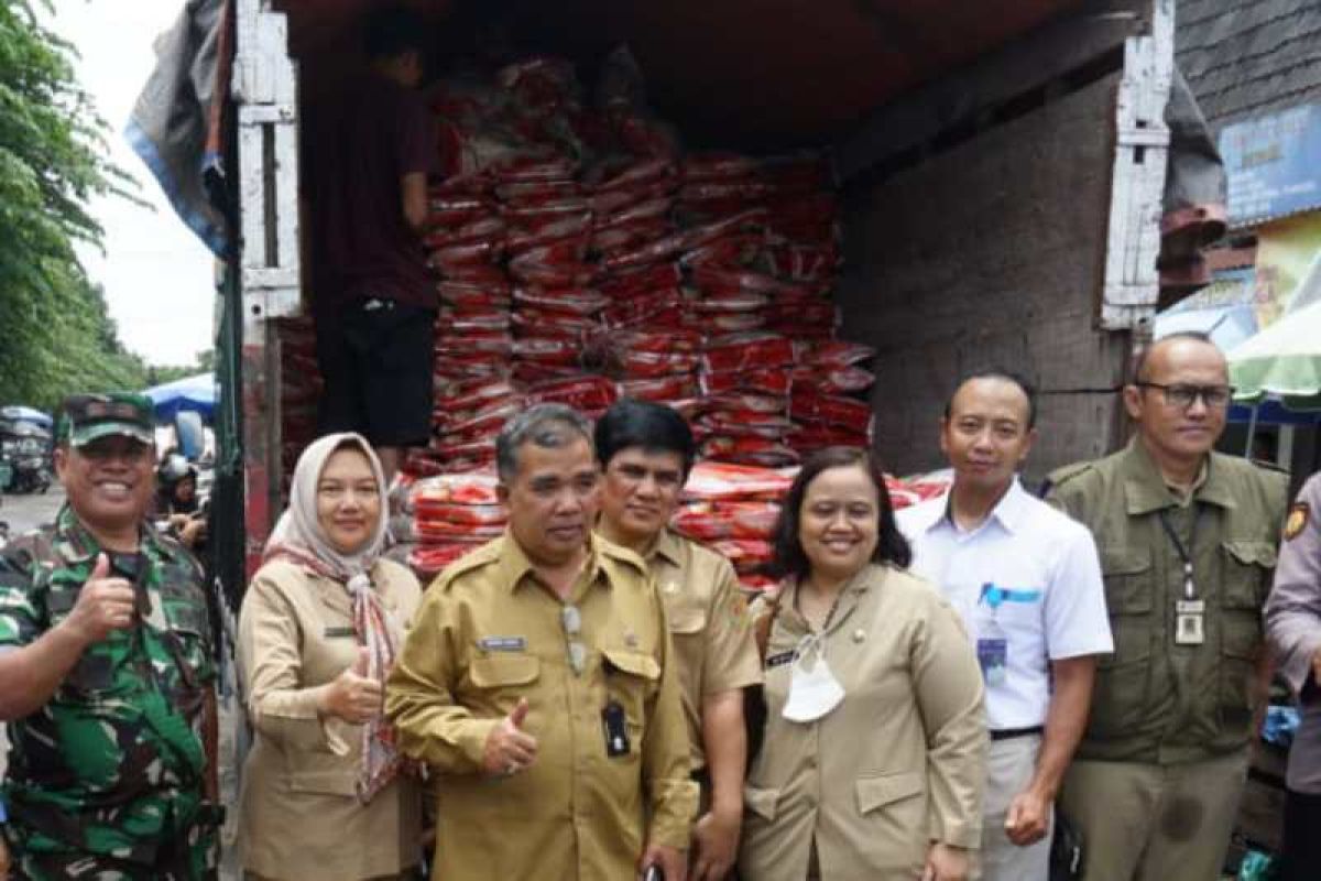 Pemkab Magelang - Perum Bulog salurkan beras medium ke pasar