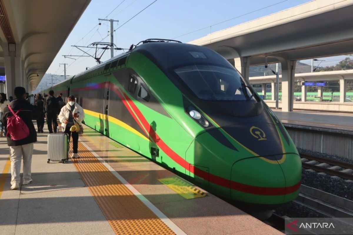 Kereta penumpang lintas batas Laos-China resmi diluncurkan