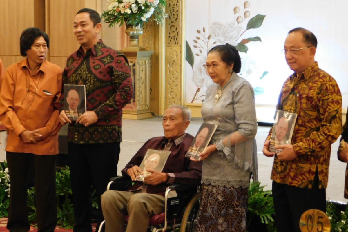 Peluncuran buku dan yayasan pada peringatan 100 tahun almarhum Prof Soedarto