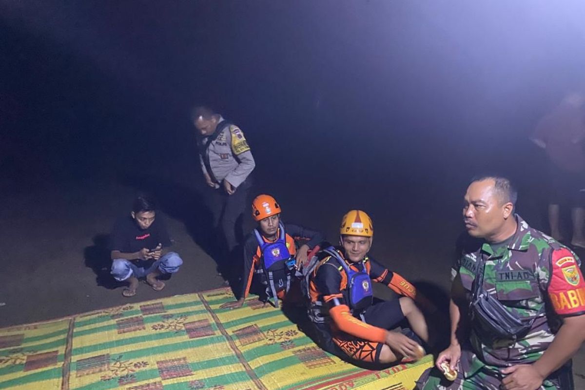 Basarnas cari bocah tenggelam saat main pasir Sungai Batang Hari