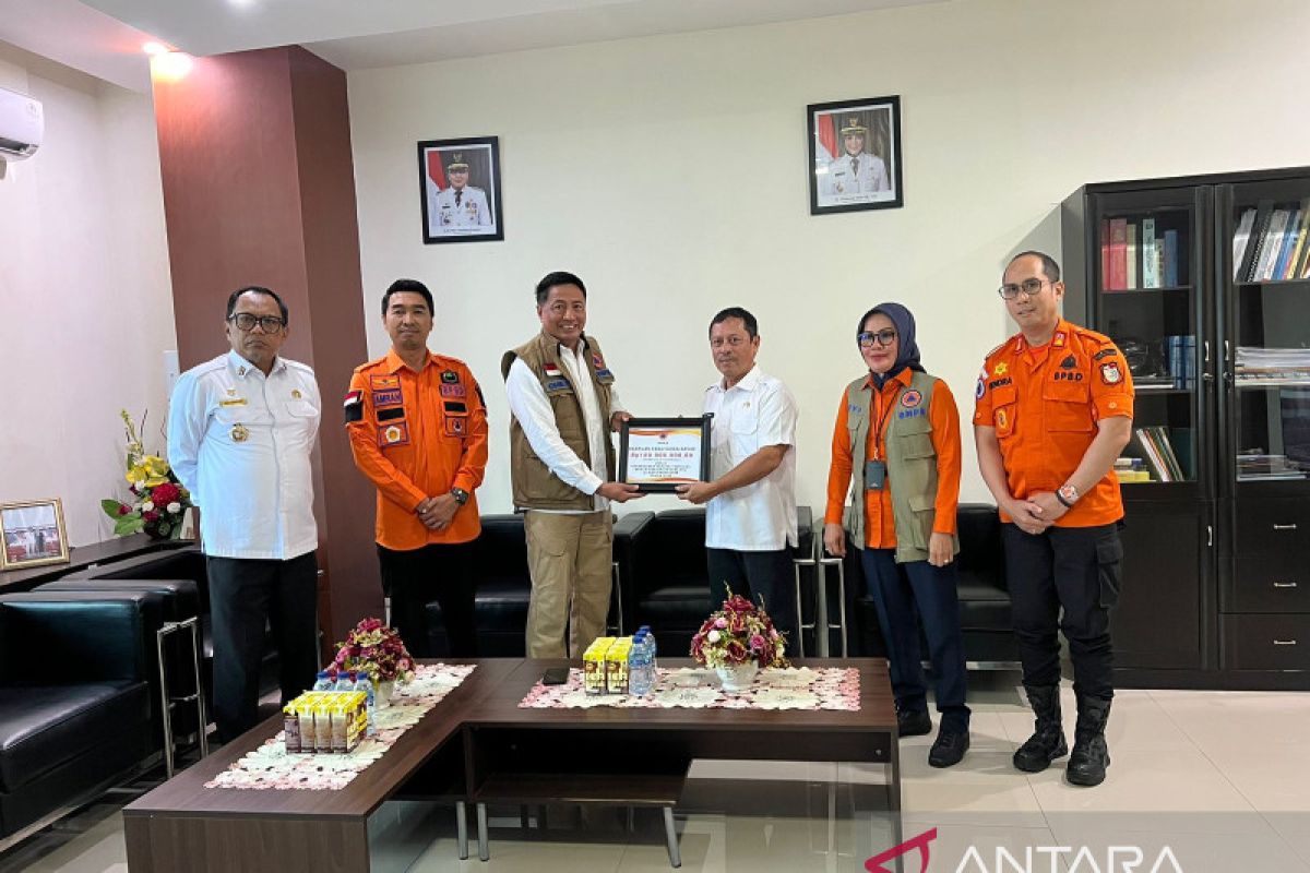 BNPB serahkan dana siap pakai Rp350 juta kepada Pemkot Makassar