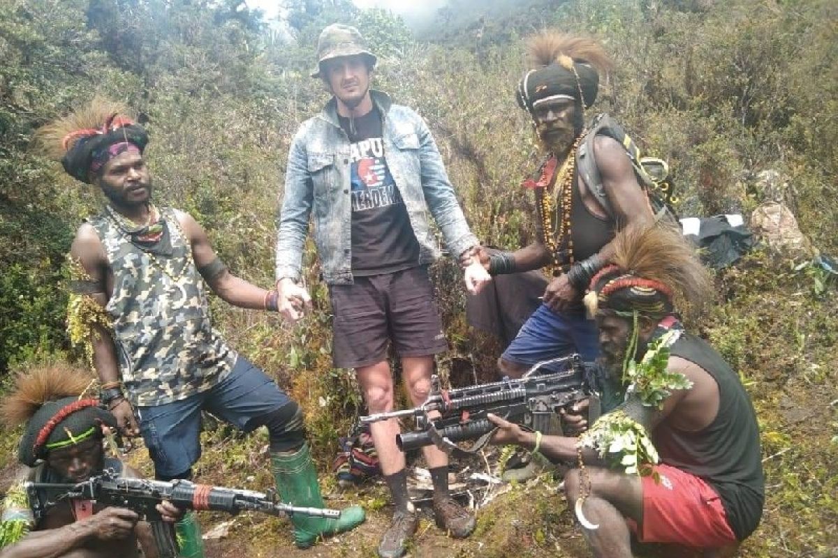 Polisi benarkan foto dan video pilot Susi Air bersama KKB